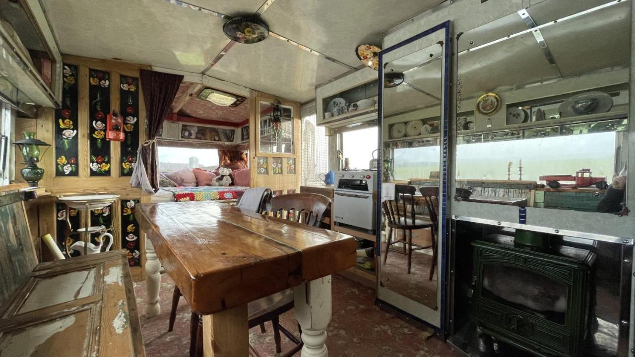 2 X Double Bed Glamping Wagon At Dalby Forest سكرابورو المظهر الخارجي الصورة